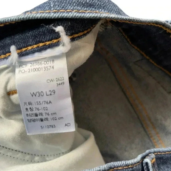 Levi's High Waisted Mom Jeans Size 30 Medium Indigo Blue Denim - Picture 7 of 9